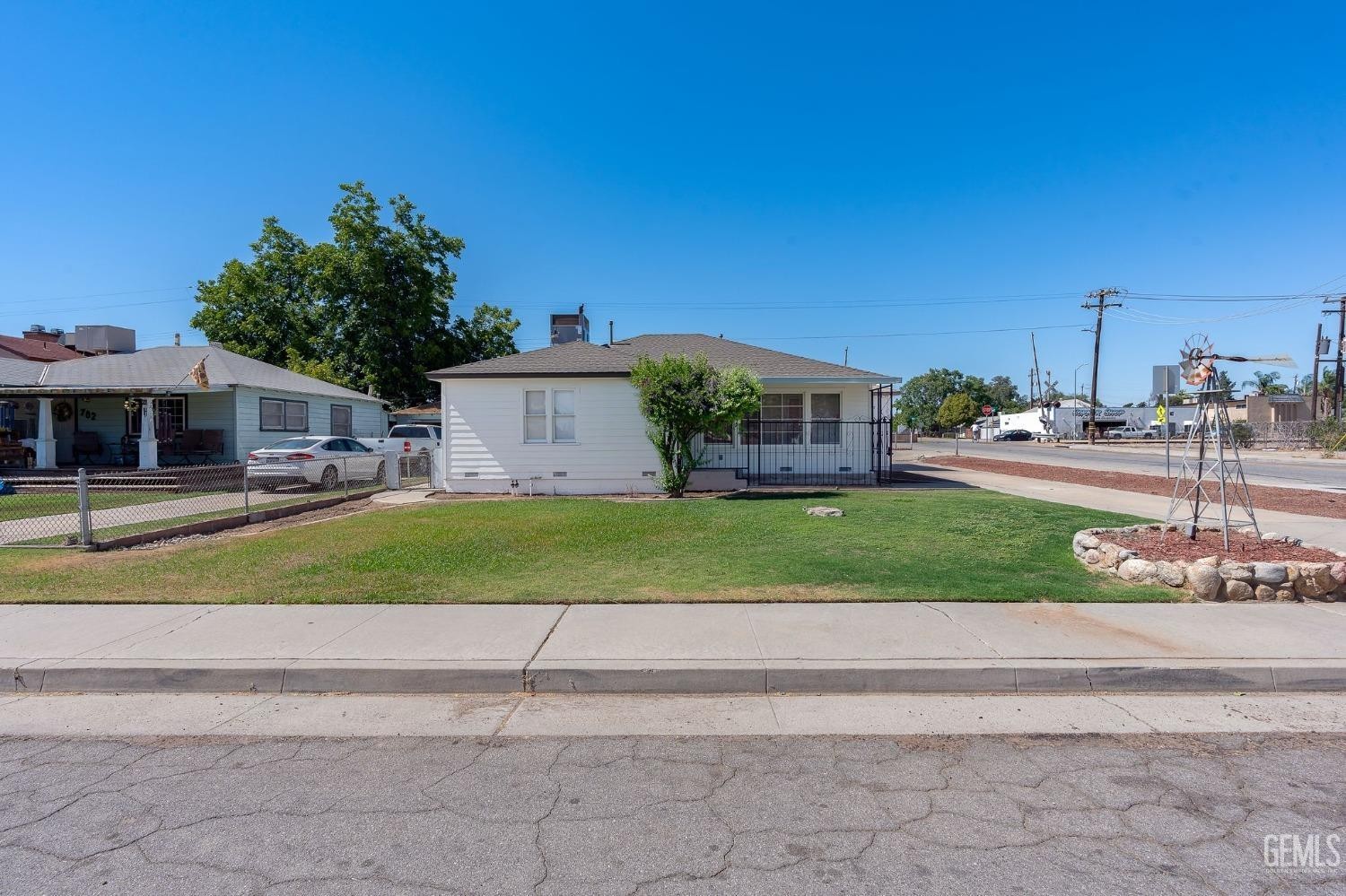 2. 700 Castaic Avenue