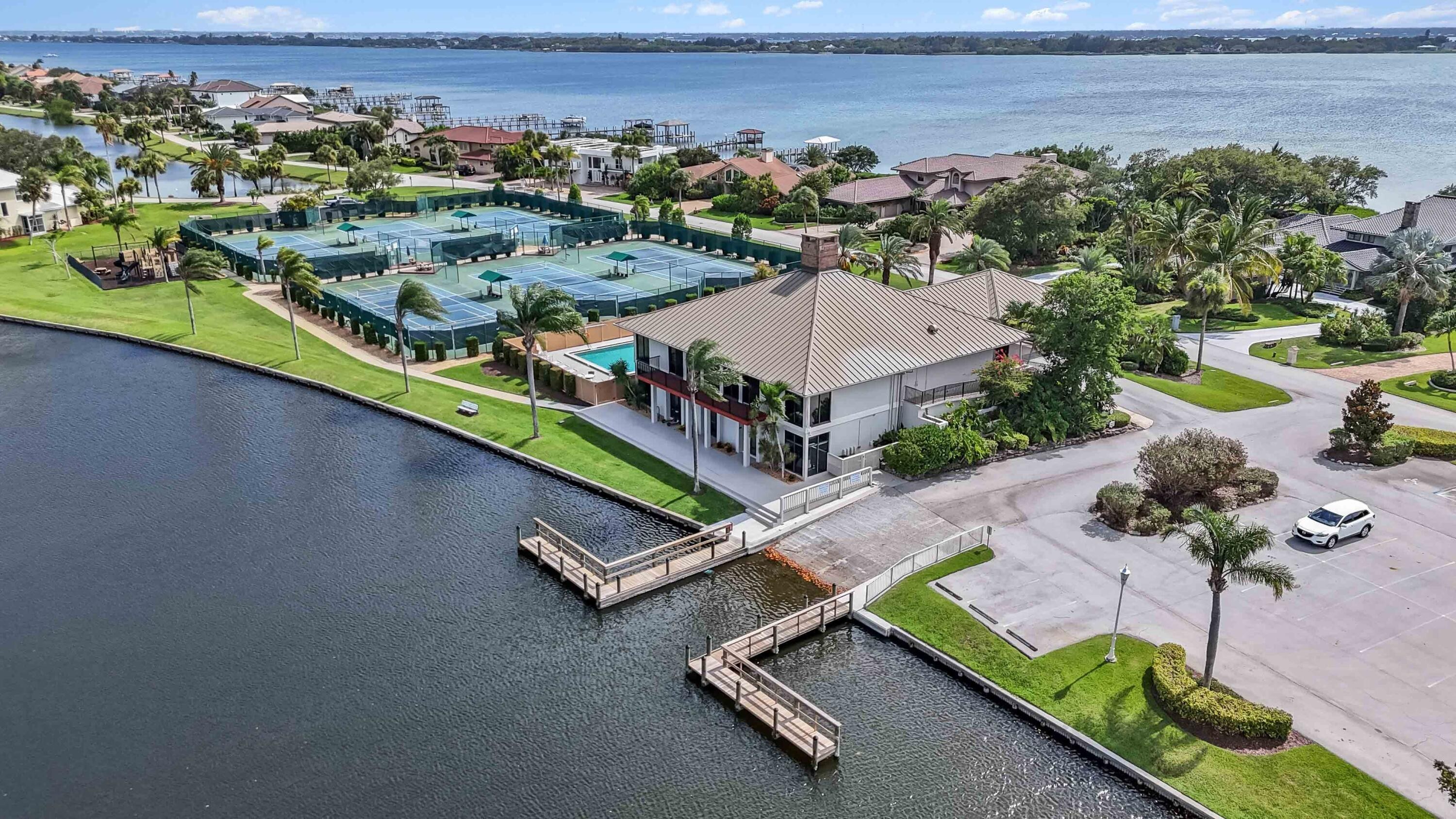 35. 811 Loggerhead Island Way