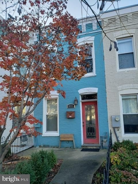 1. 932 9th Street NE