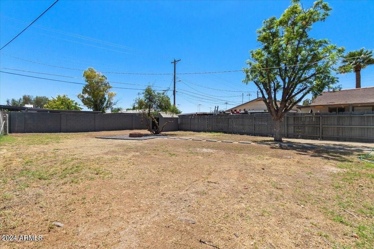 32. 2043 W Ocotillo Road