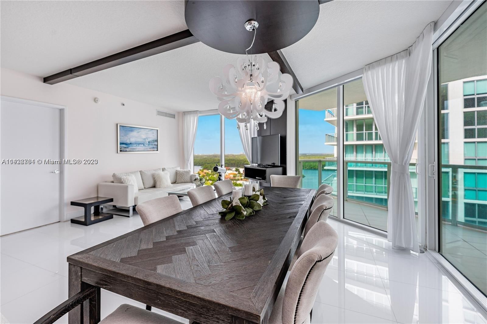 39. 250 Sunny Isles Blvd