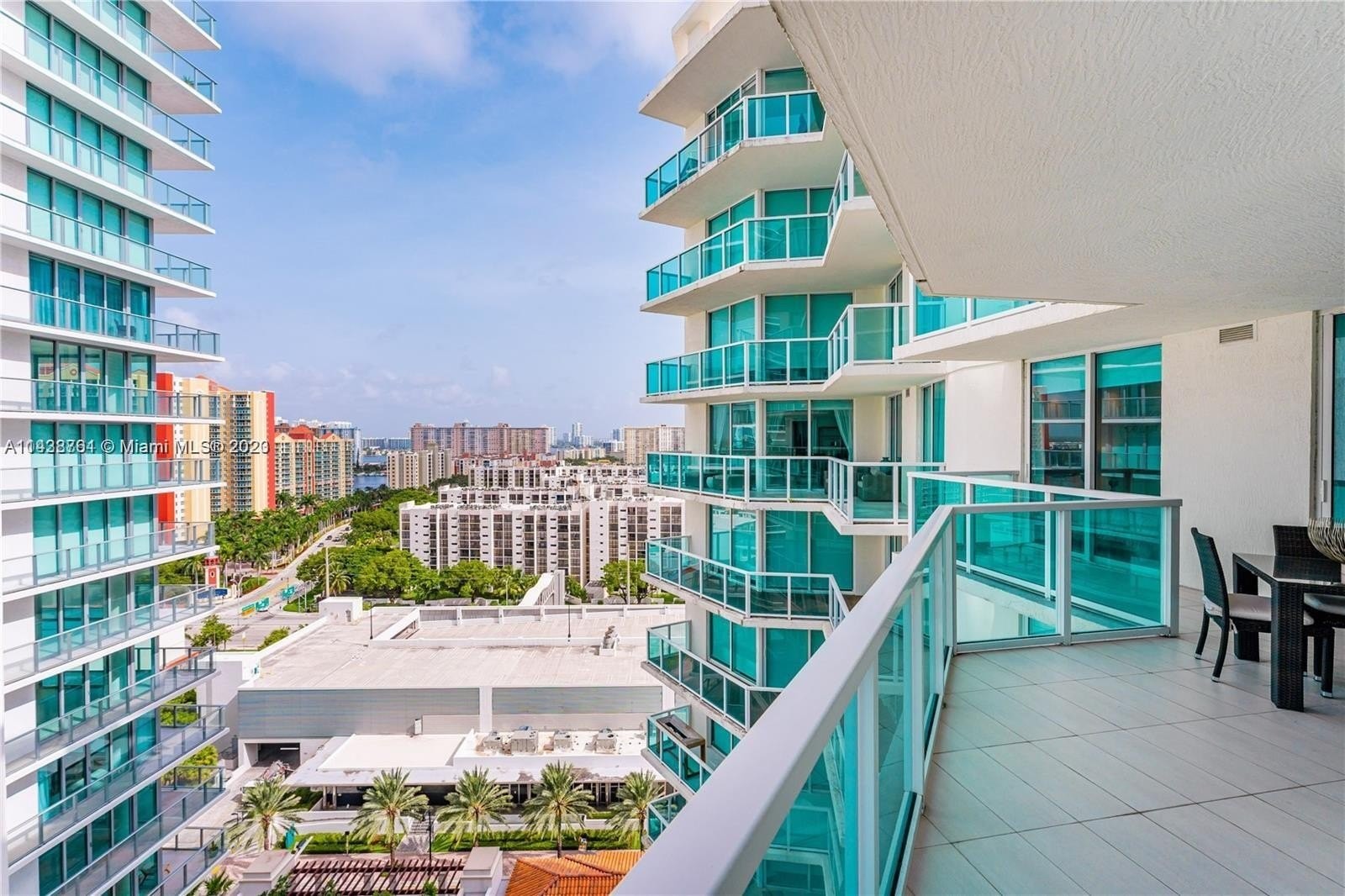 23. 250 Sunny Isles Blvd