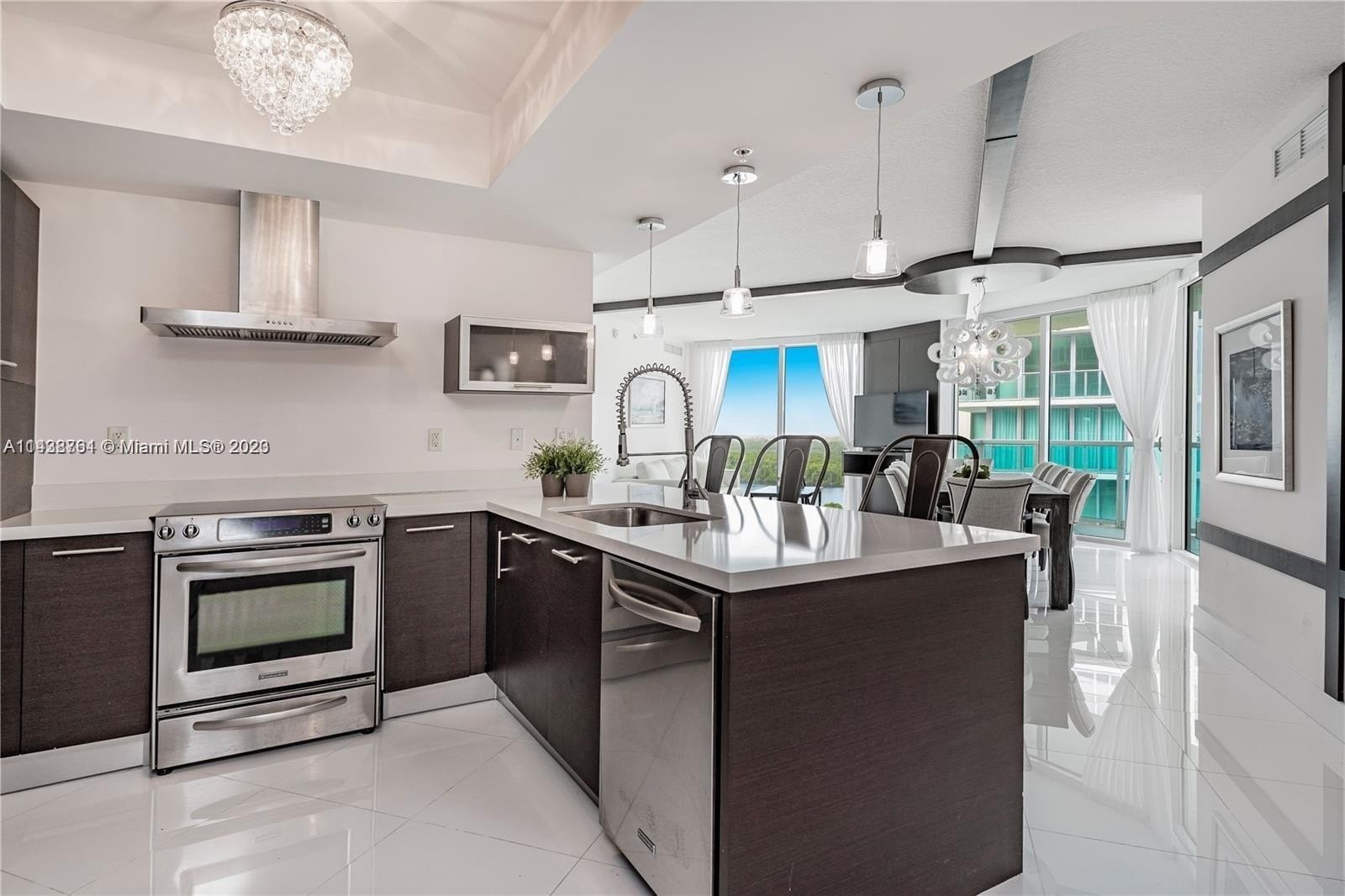 41. 250 Sunny Isles Blvd