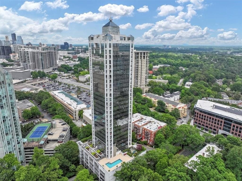 48. 2828 Peachtree Road NW