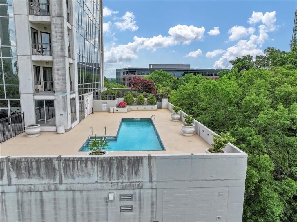 47. 2828 Peachtree Road NW