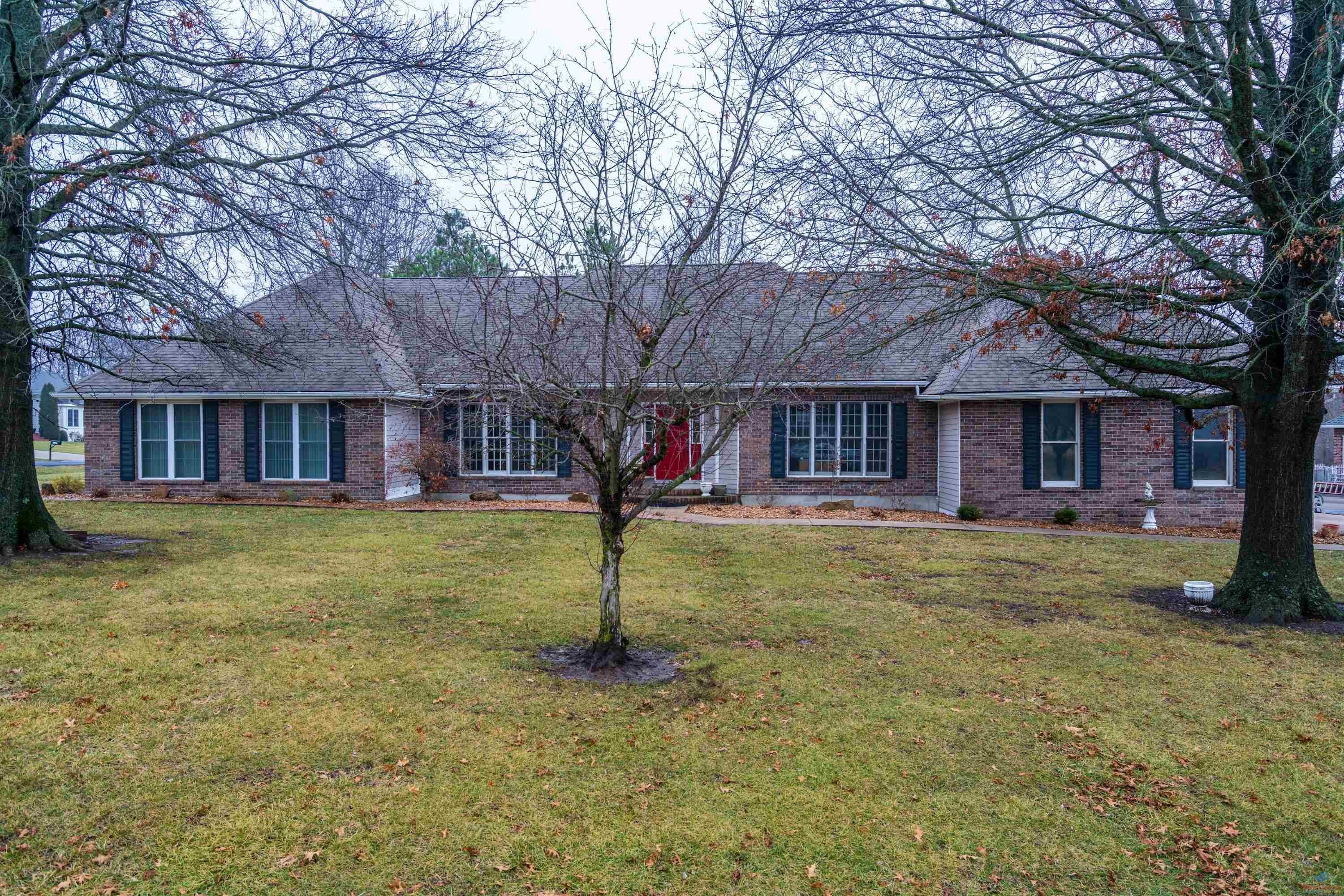 1. 5005 Dogwood Circle