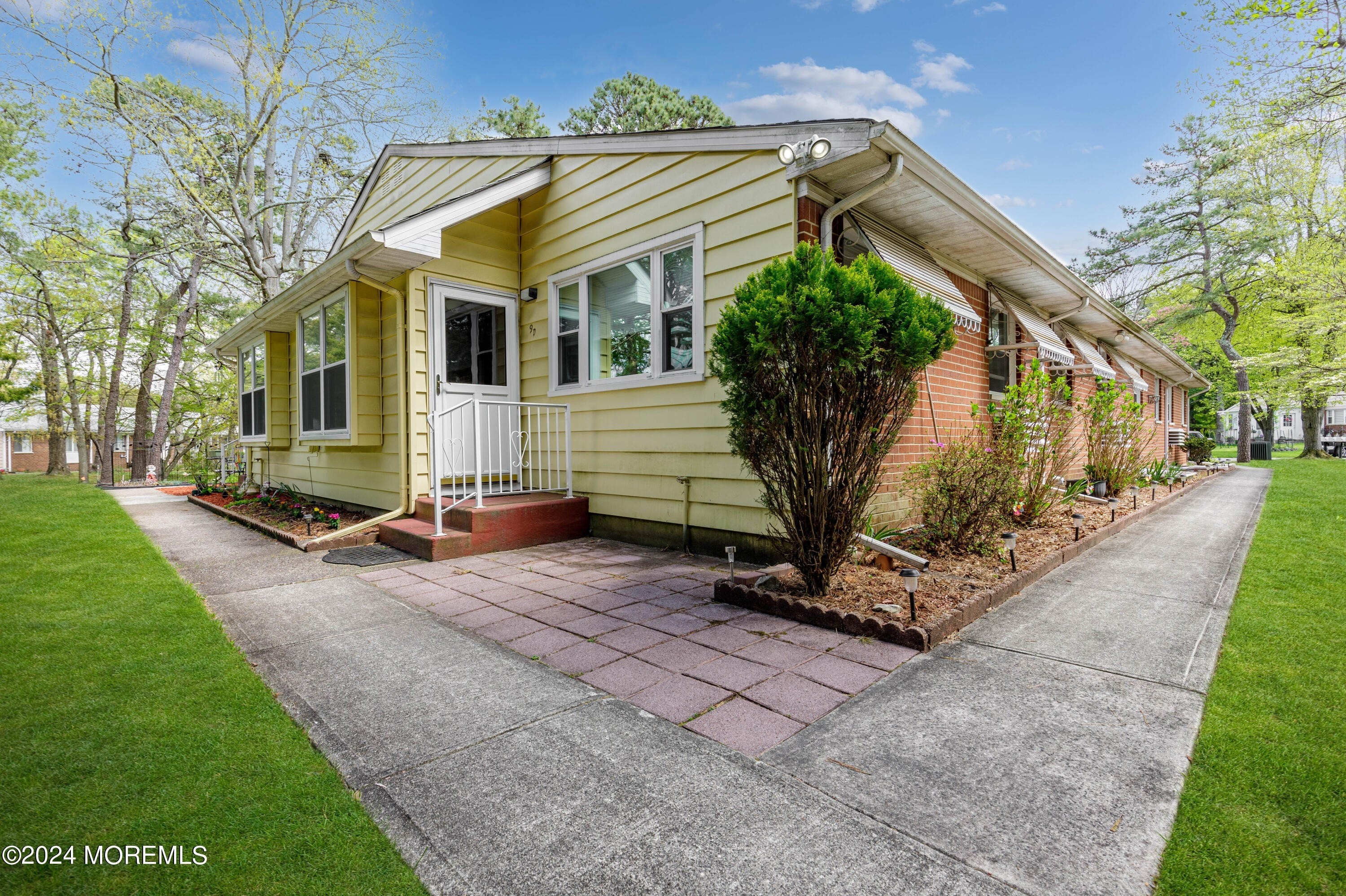 4. 9d Lexington Drive