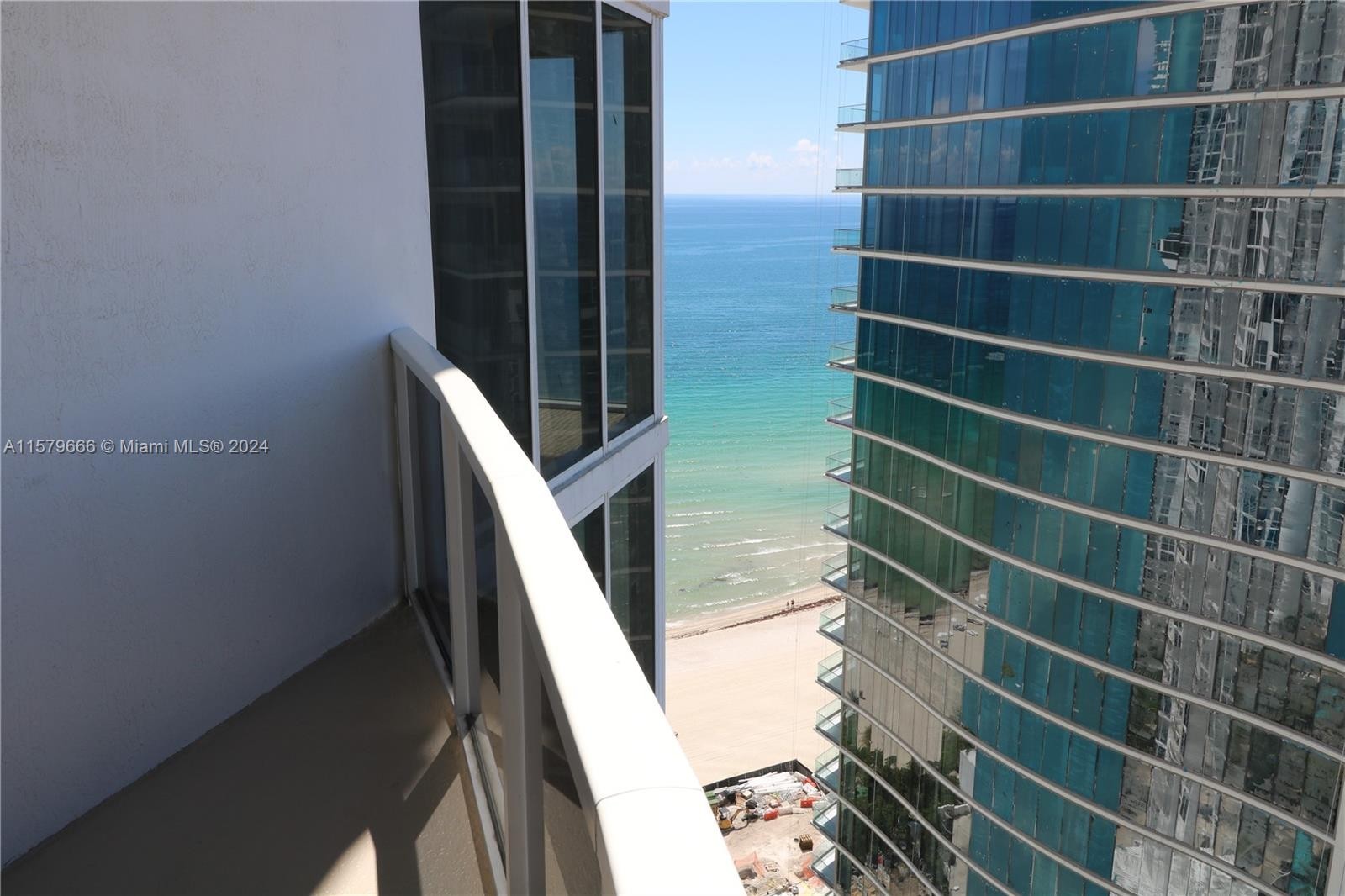 18. 18001 Collins Ave