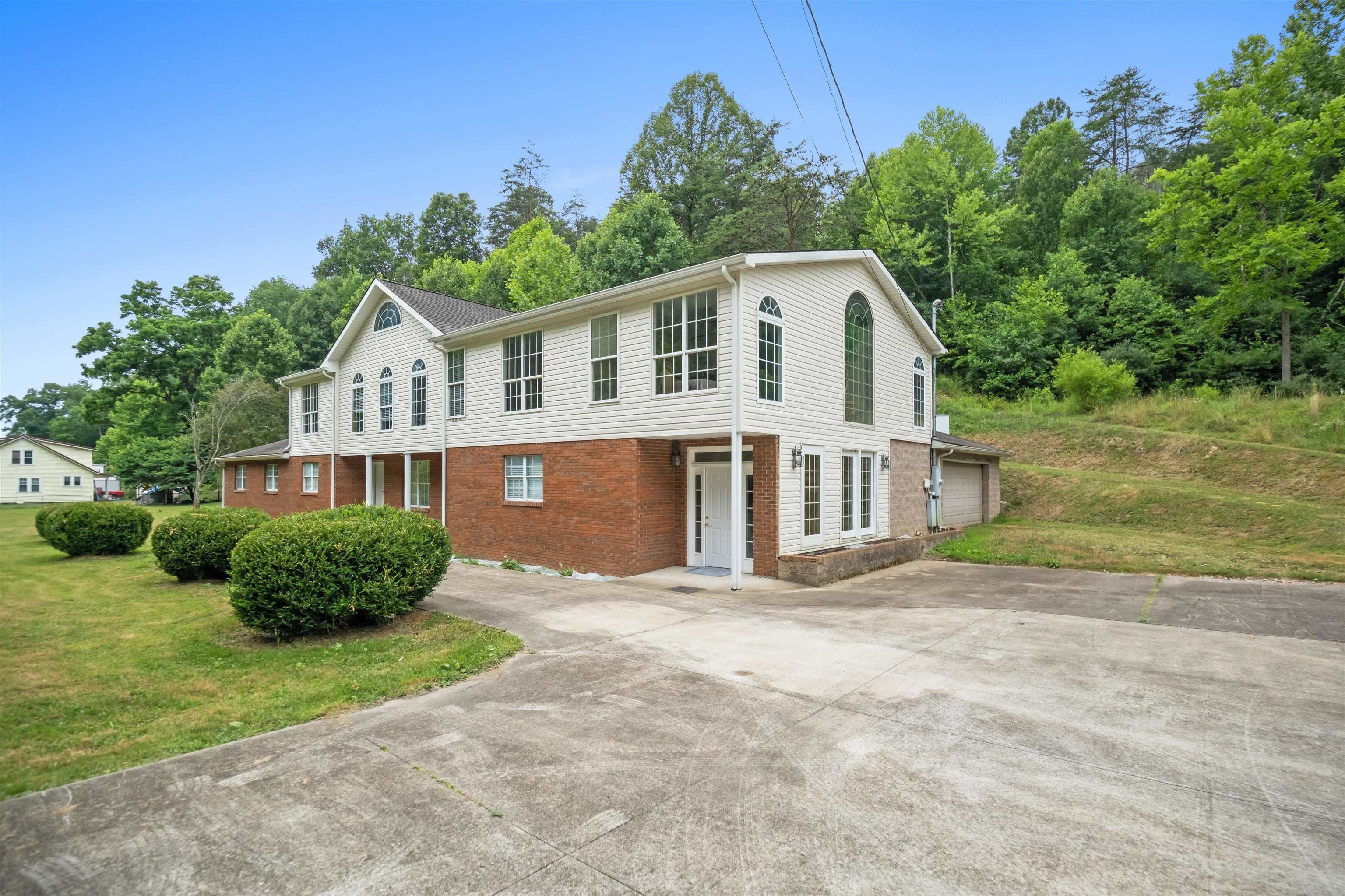 2. 1571 Johns Creek Road