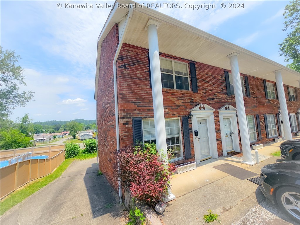 2. 2712 Kanawha Terrace