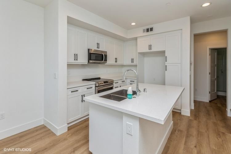 5. 9887 Macarthur Blvd Unit