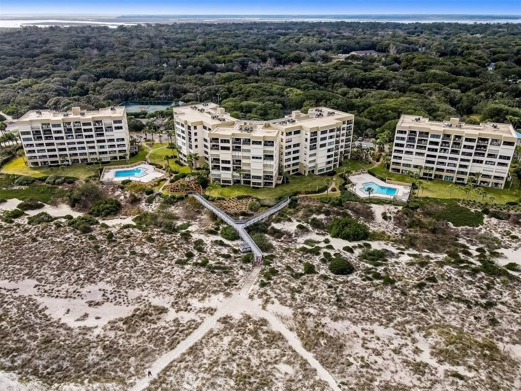 41. 4800 Amelia Island Parkway