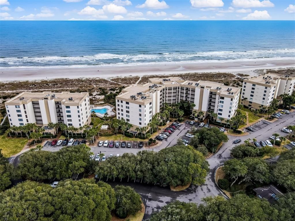 43. 4800 Amelia Island Parkway