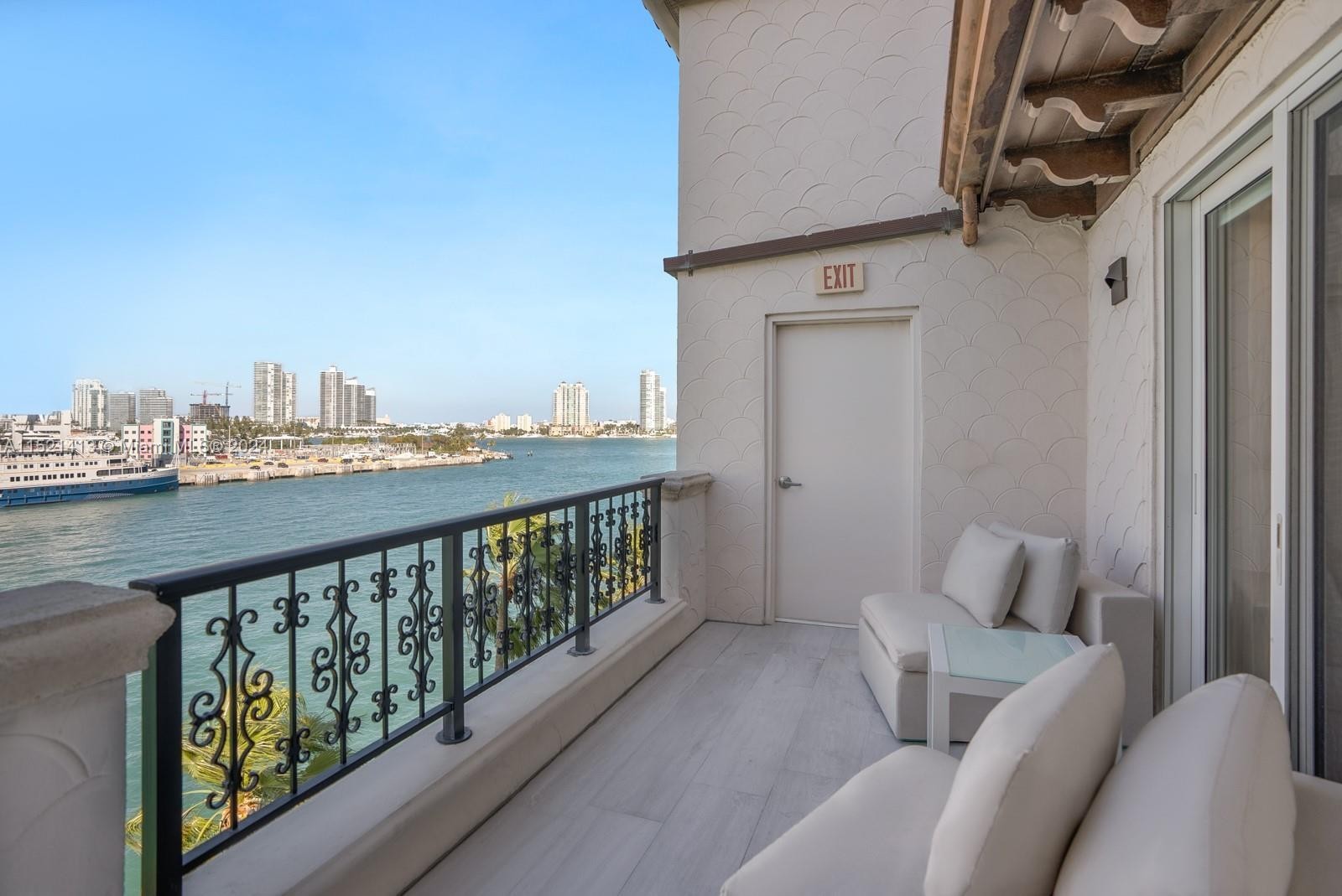 27. 5365 Fisher Island Dr