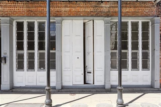 1. 921 Chartres Street
