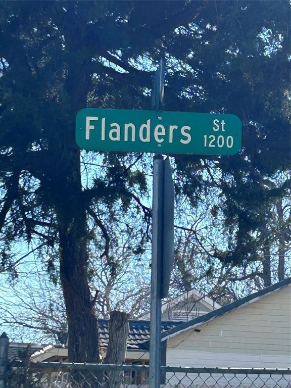 4. 1701 Flanders Street