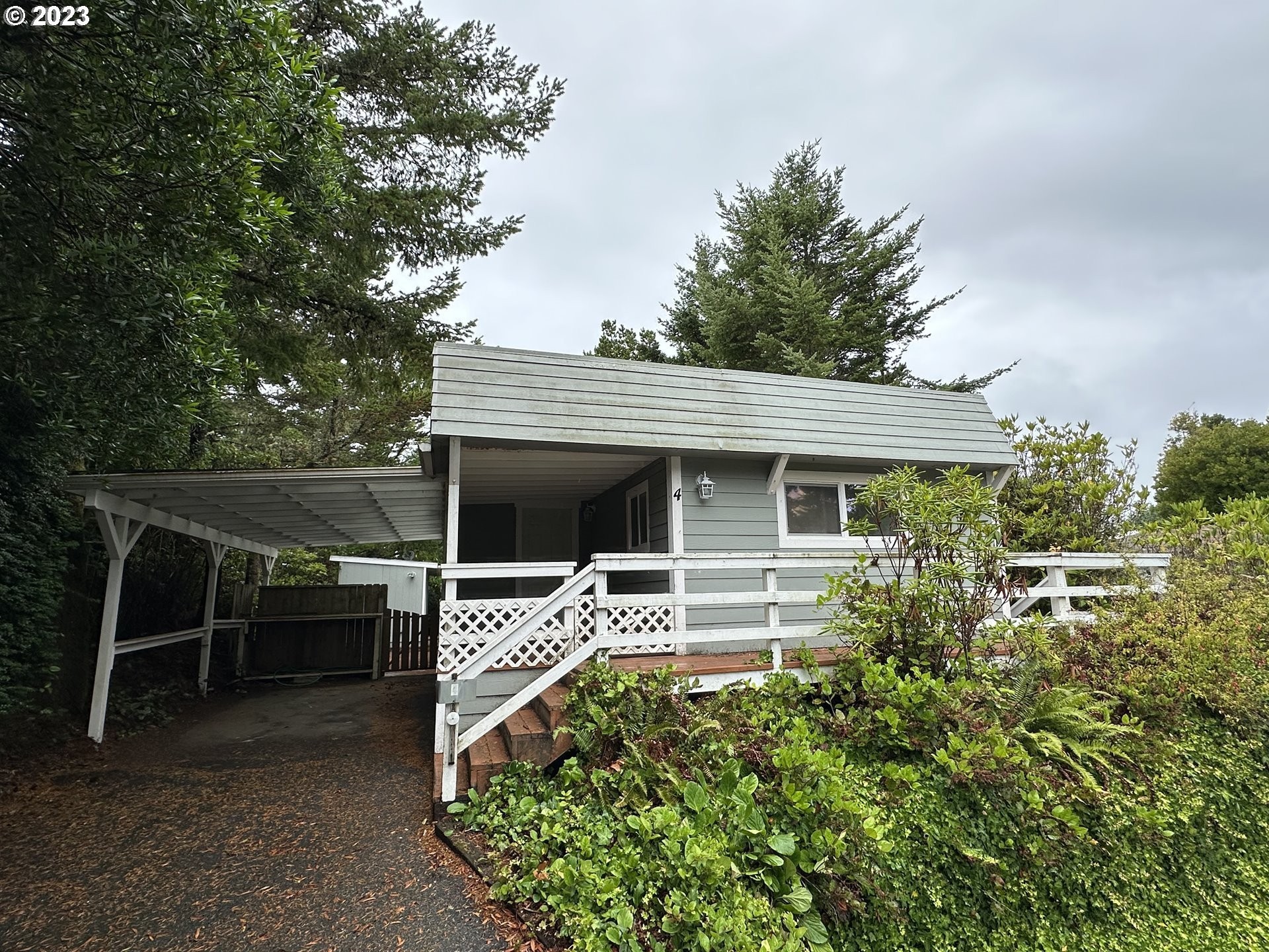 1. 1600 Rhododendron Dr