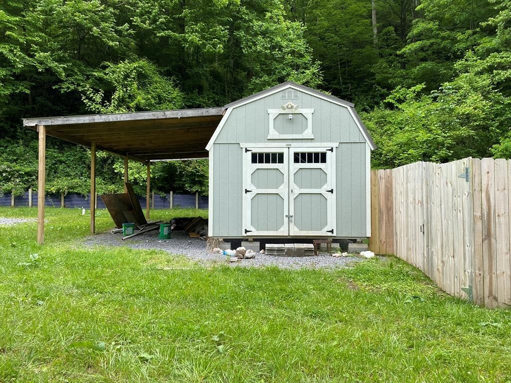 1. 1706 Greenbrier Mountain Road