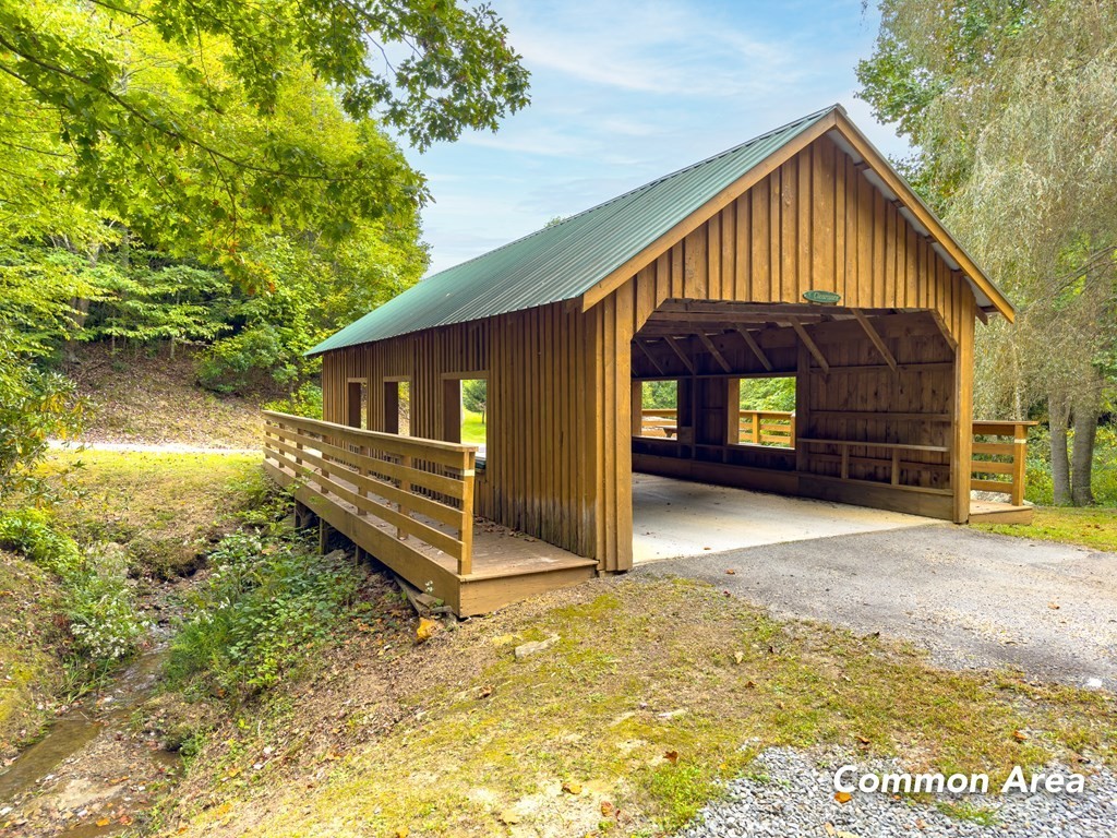 42. 652 Covered Bridge Trl