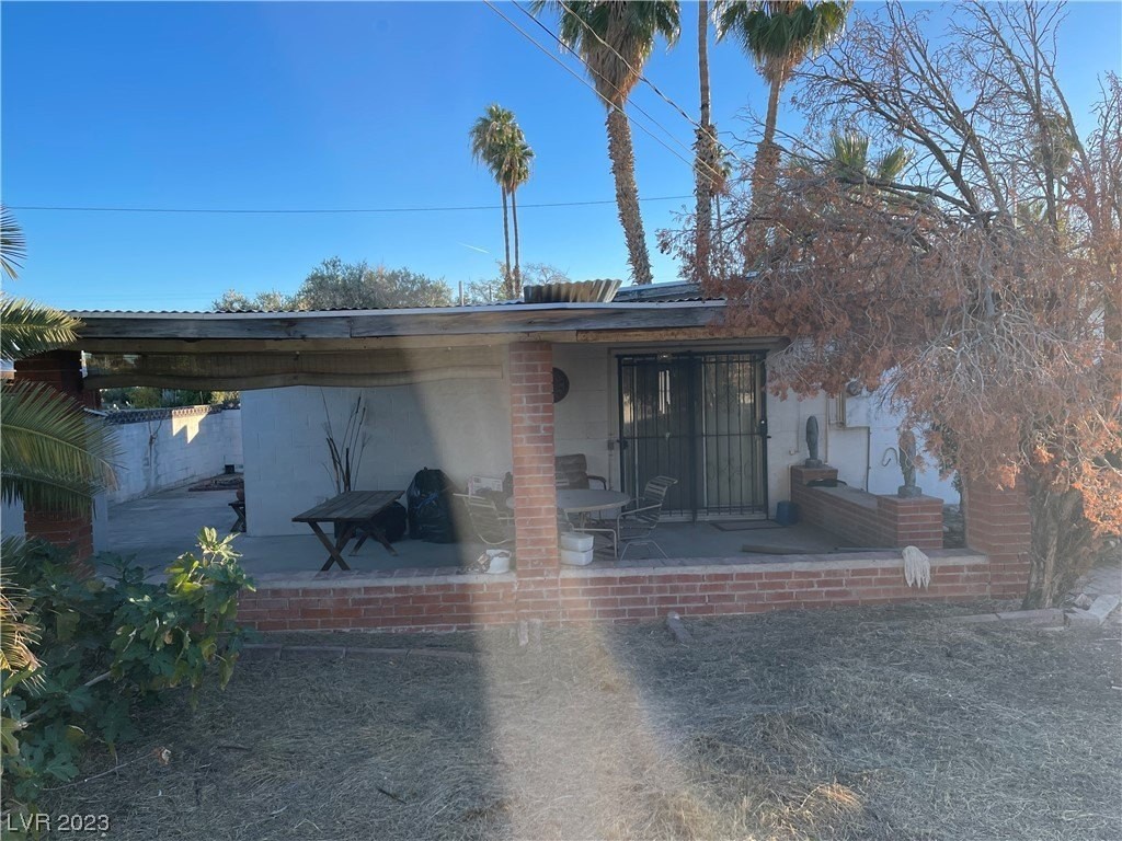 19. 2300 Palma Vista Avenue