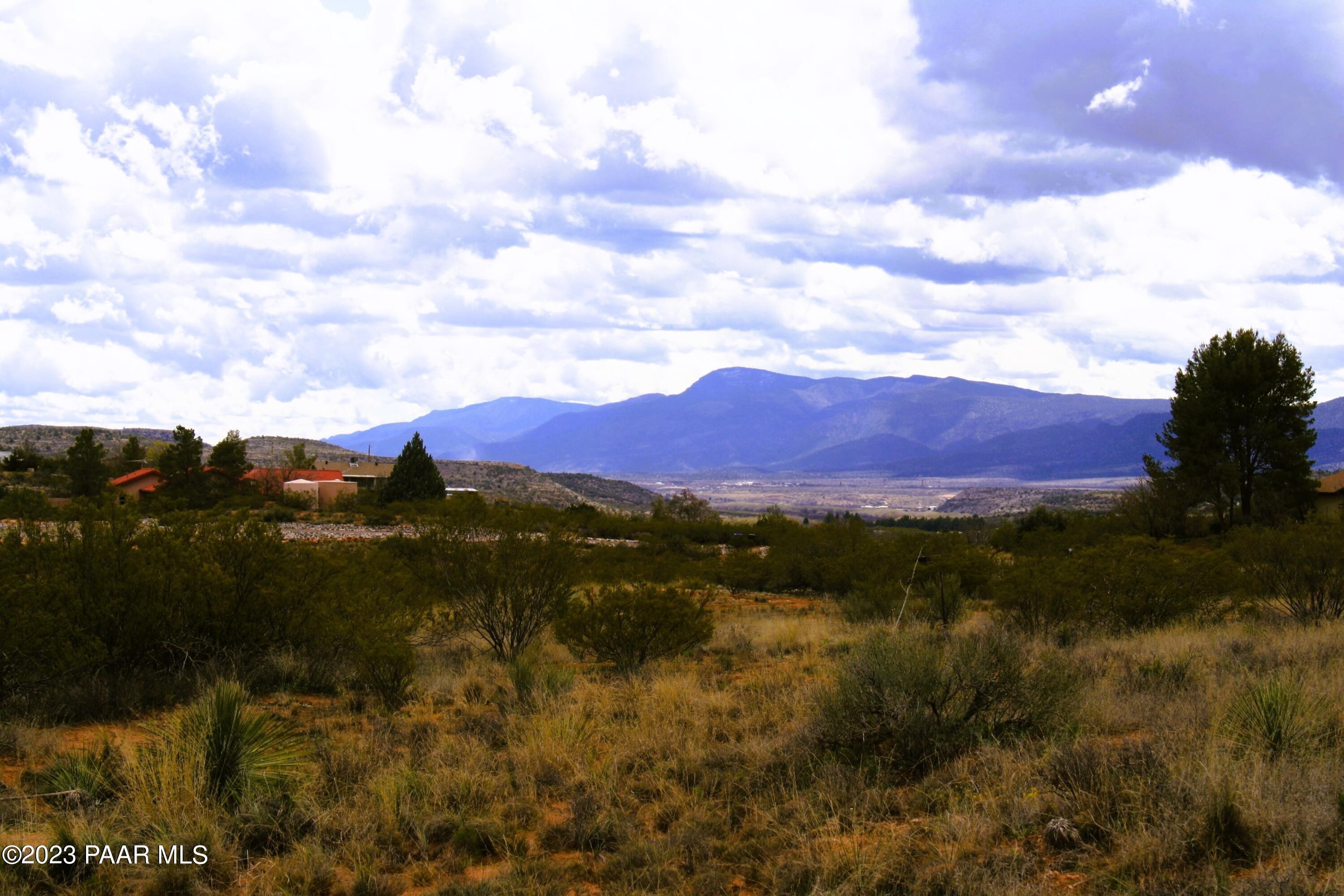 1. 00 S Singing Spur Trail