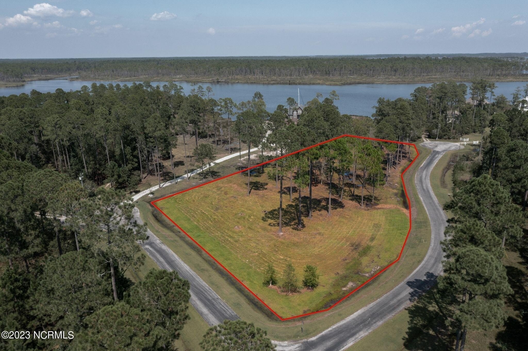 1. Lot 24 Inverness Point