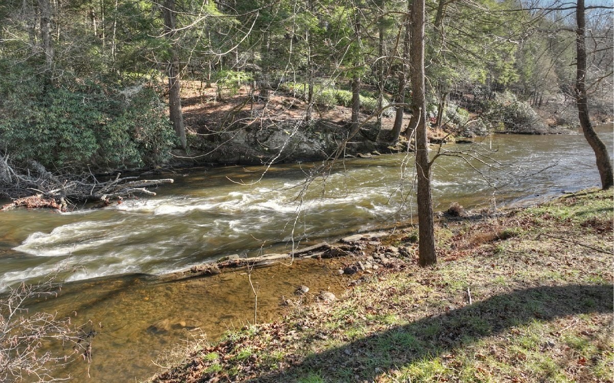 1. 5.898 Acres Toccoa River