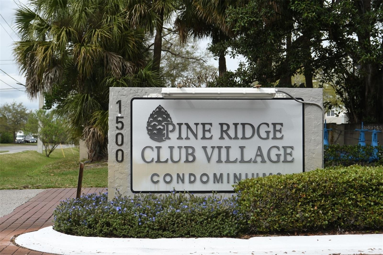 2. 1021 SW Pine Ridge Circle