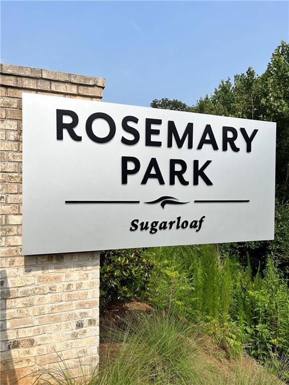 8. 2045 Rosemary Park Ln