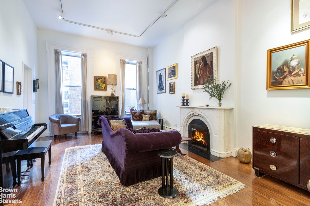 1. 48 Gramercy Park North