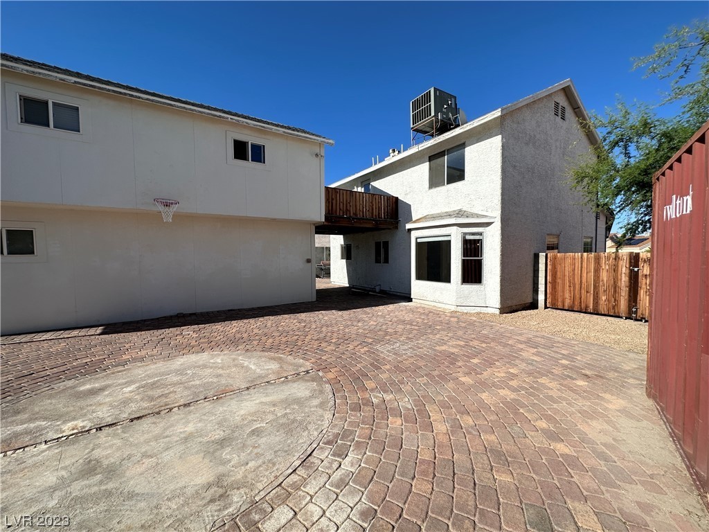 6. 7041 Brown Derby Circle