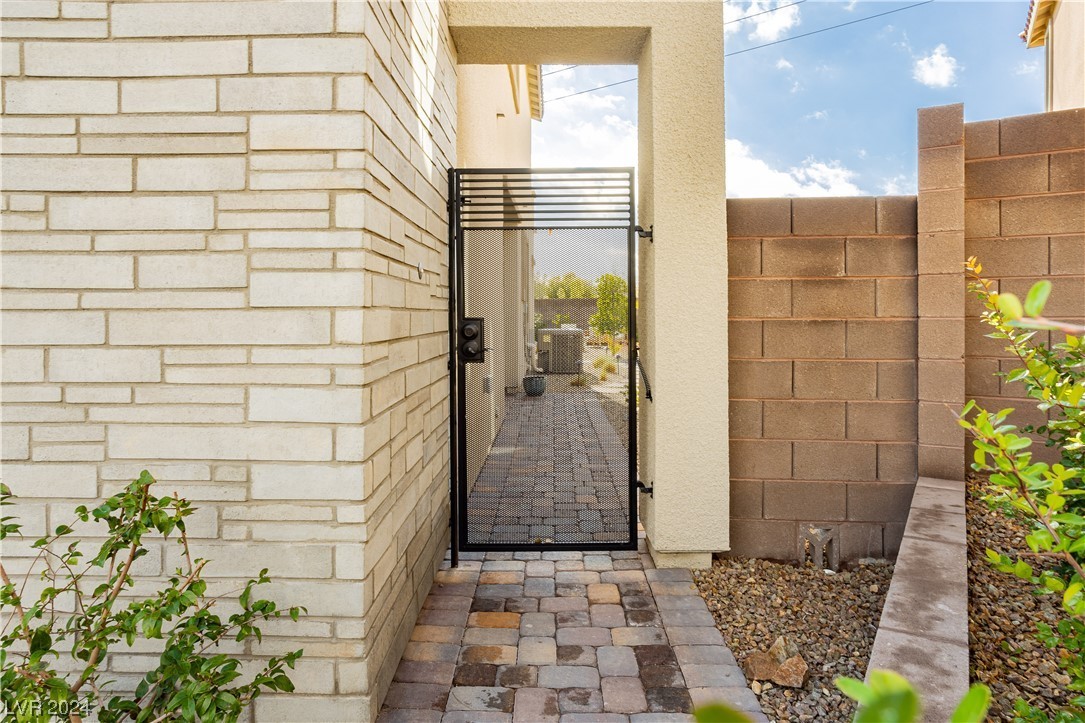 9. 11513 Sailing Stones Street