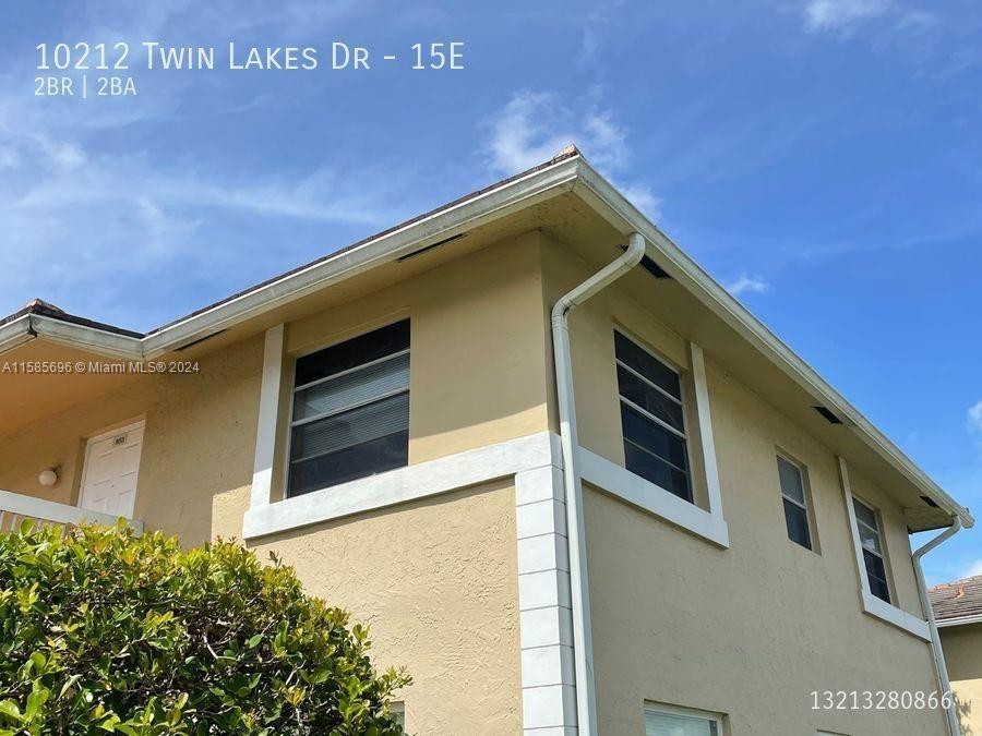 24. 821 Twin Lakes Dr