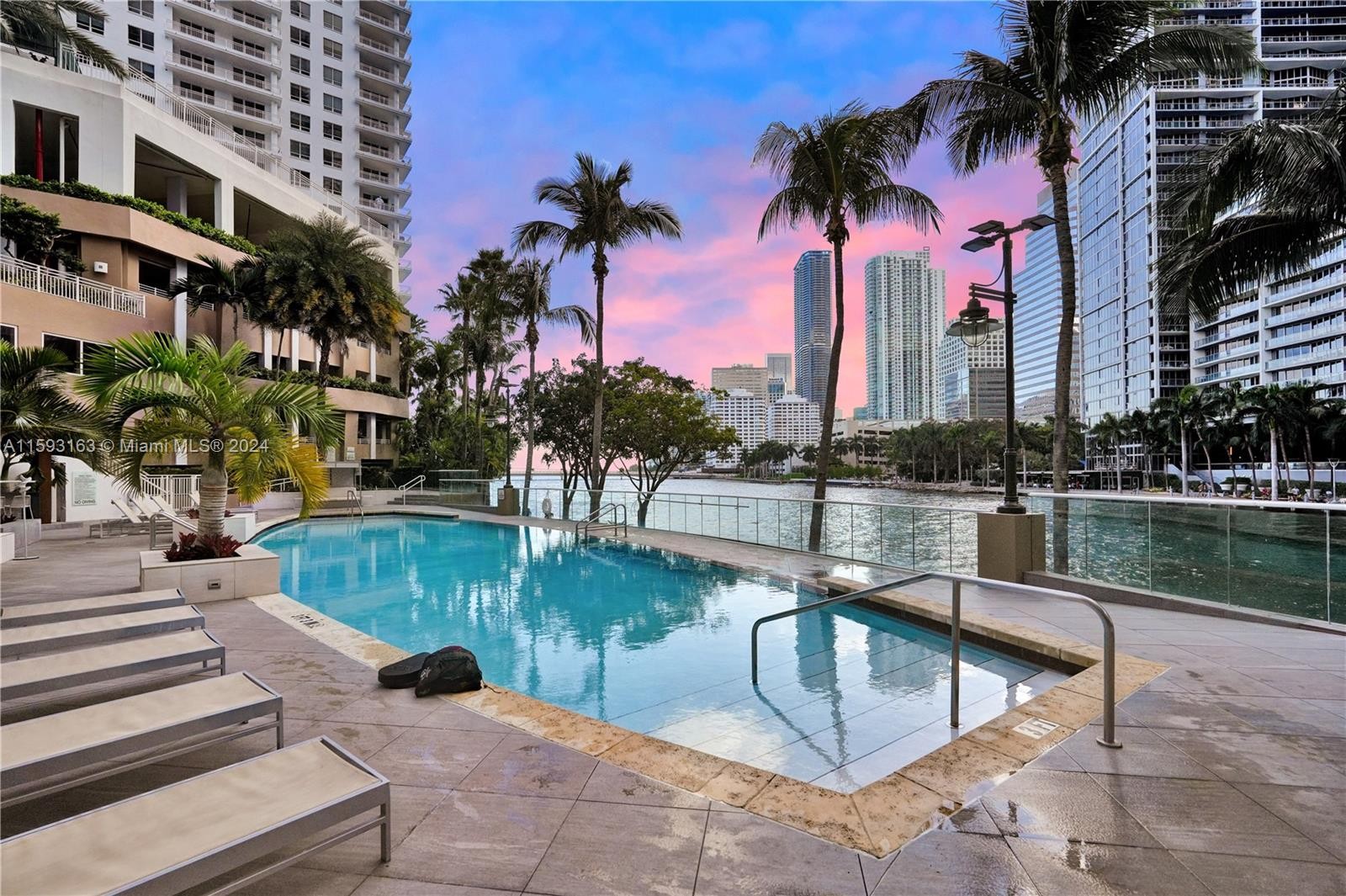 26. 901 Brickell Key Blvd