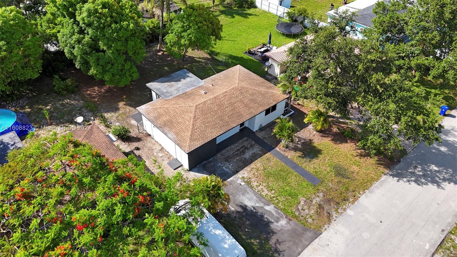 38. 6537 SW 28th St