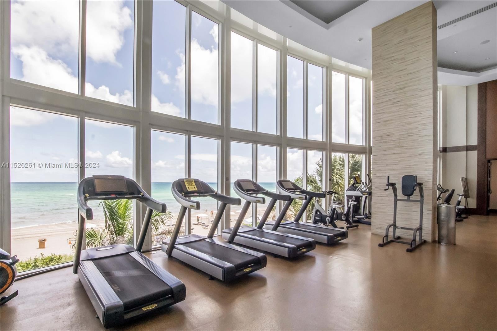 21. 15901 Collins Ave (Avail 6/1-11/30)