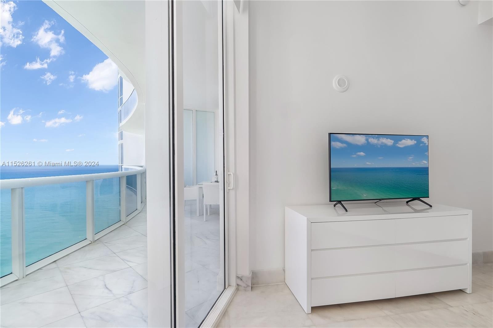 13. 15901 Collins Ave (Avail 6/1-11/30)