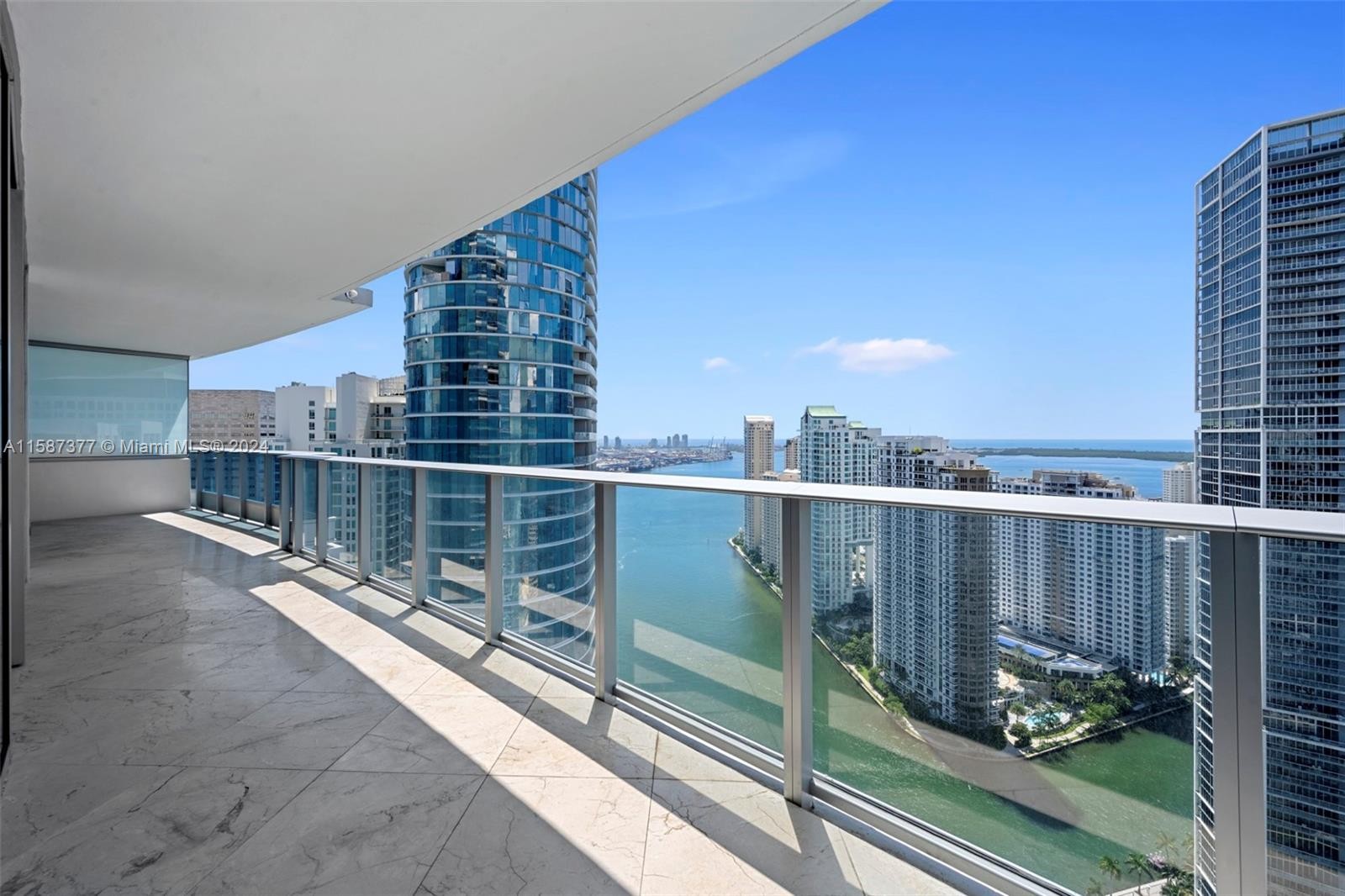 17. 200 Biscayne Boulevard Way