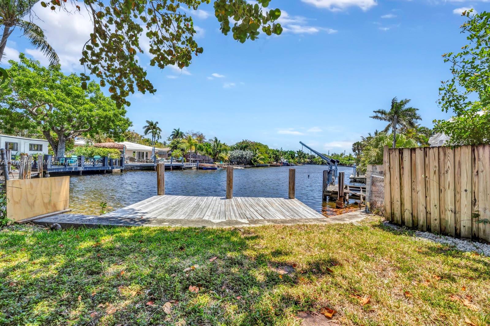 25. 2117 Coral Gardens Dr