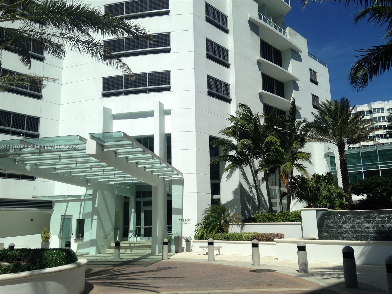 46. 4401 Collins Ave