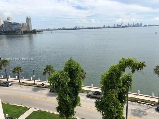 2. 1408 Brickell Bay Dr