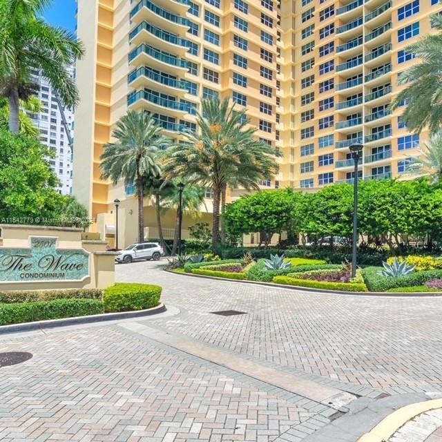 27. 2501 S Ocean Dr