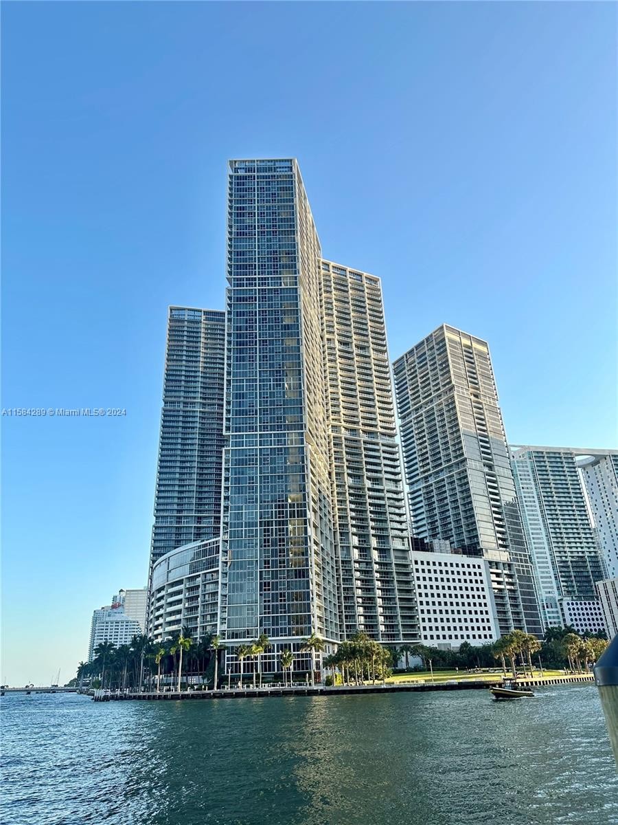 38. 475 Brickell Ave