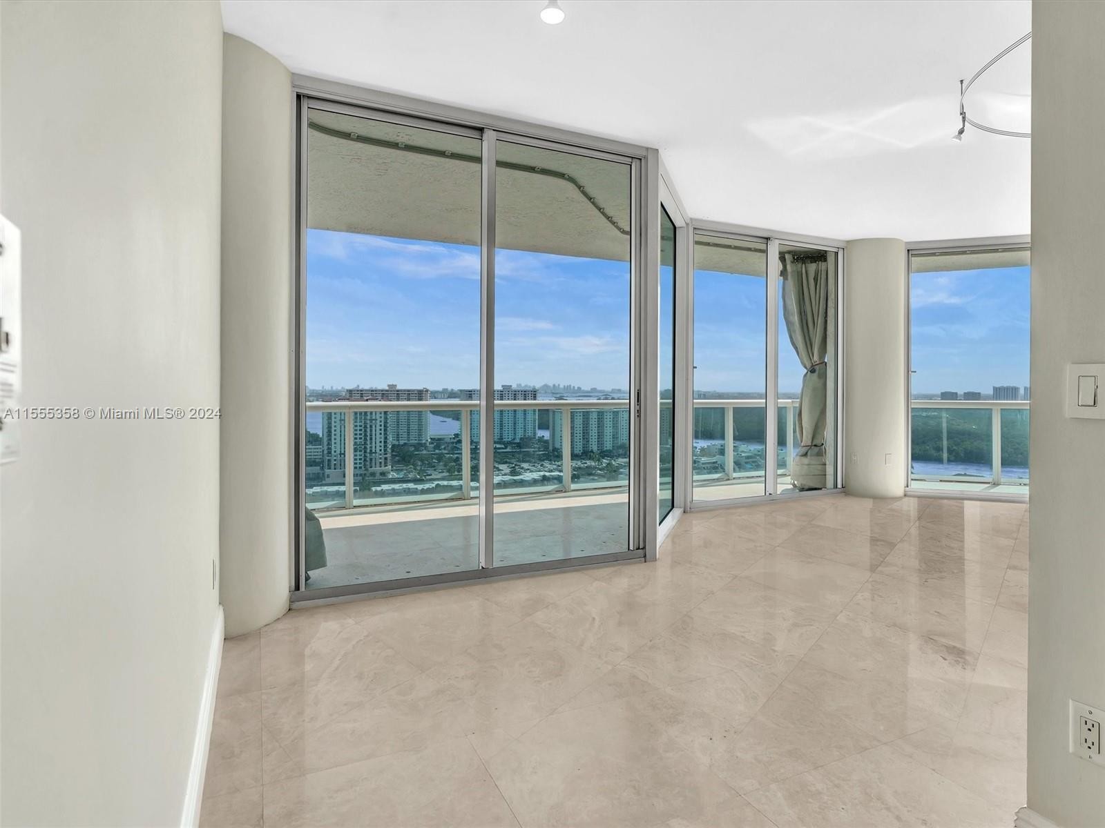 23. 16500 Collins Ave