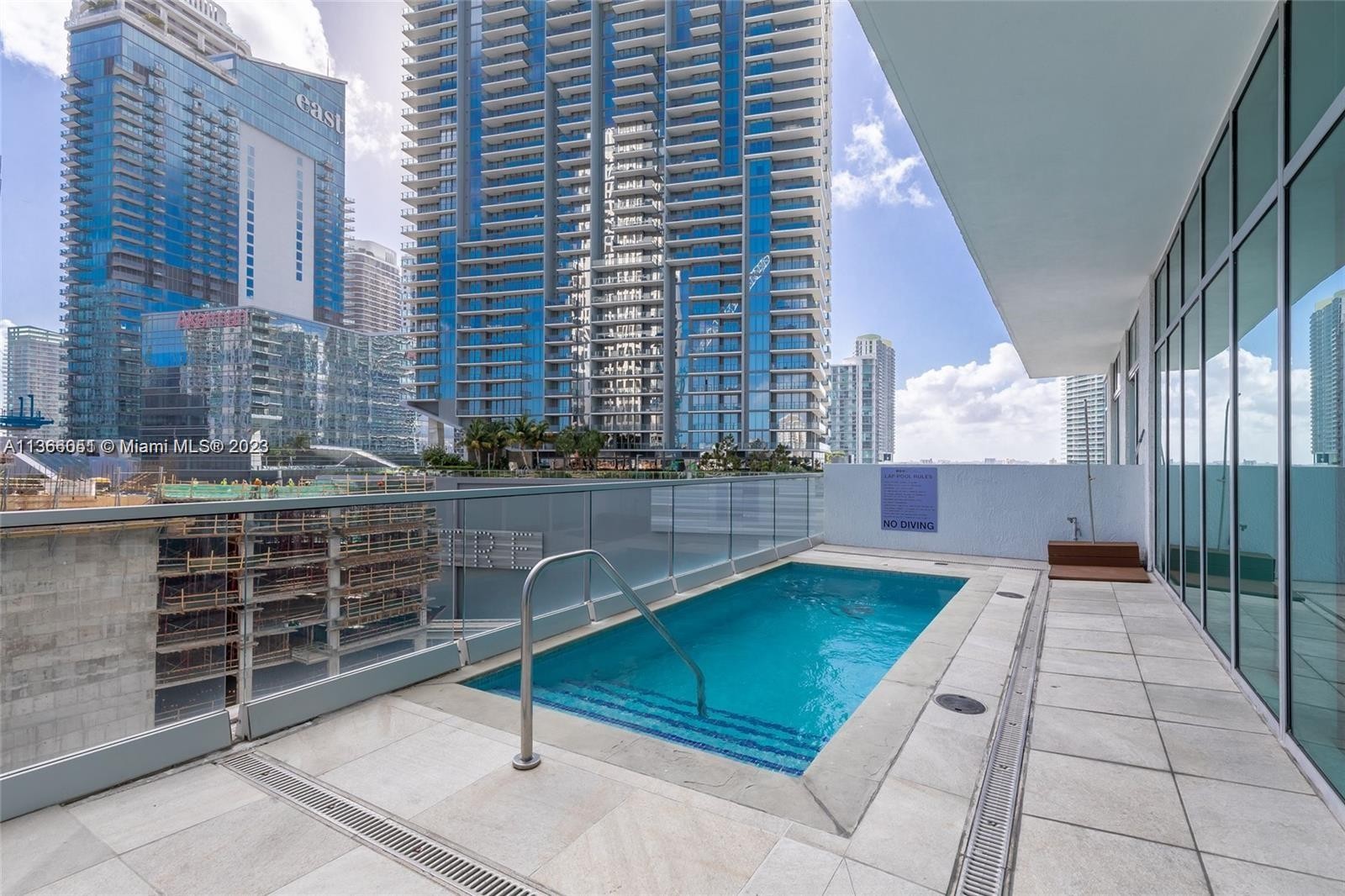 33. 500 Brickell Ave