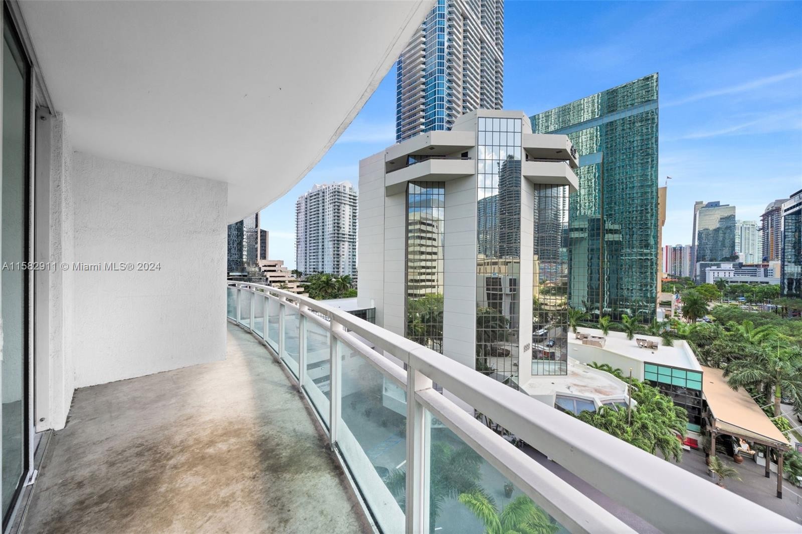 17. 951 Brickell Ave