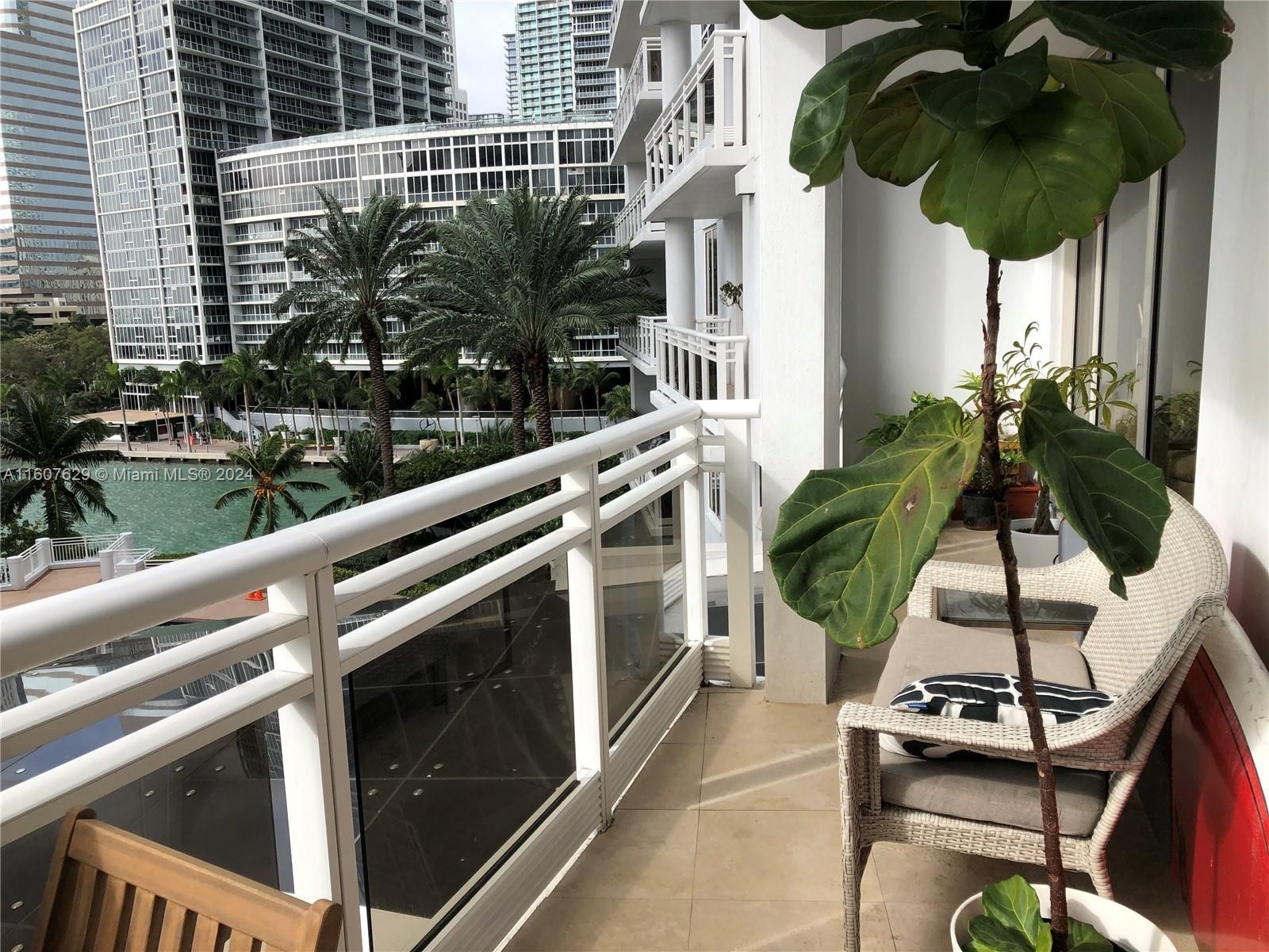 23. 901 Brickell Key Blvd