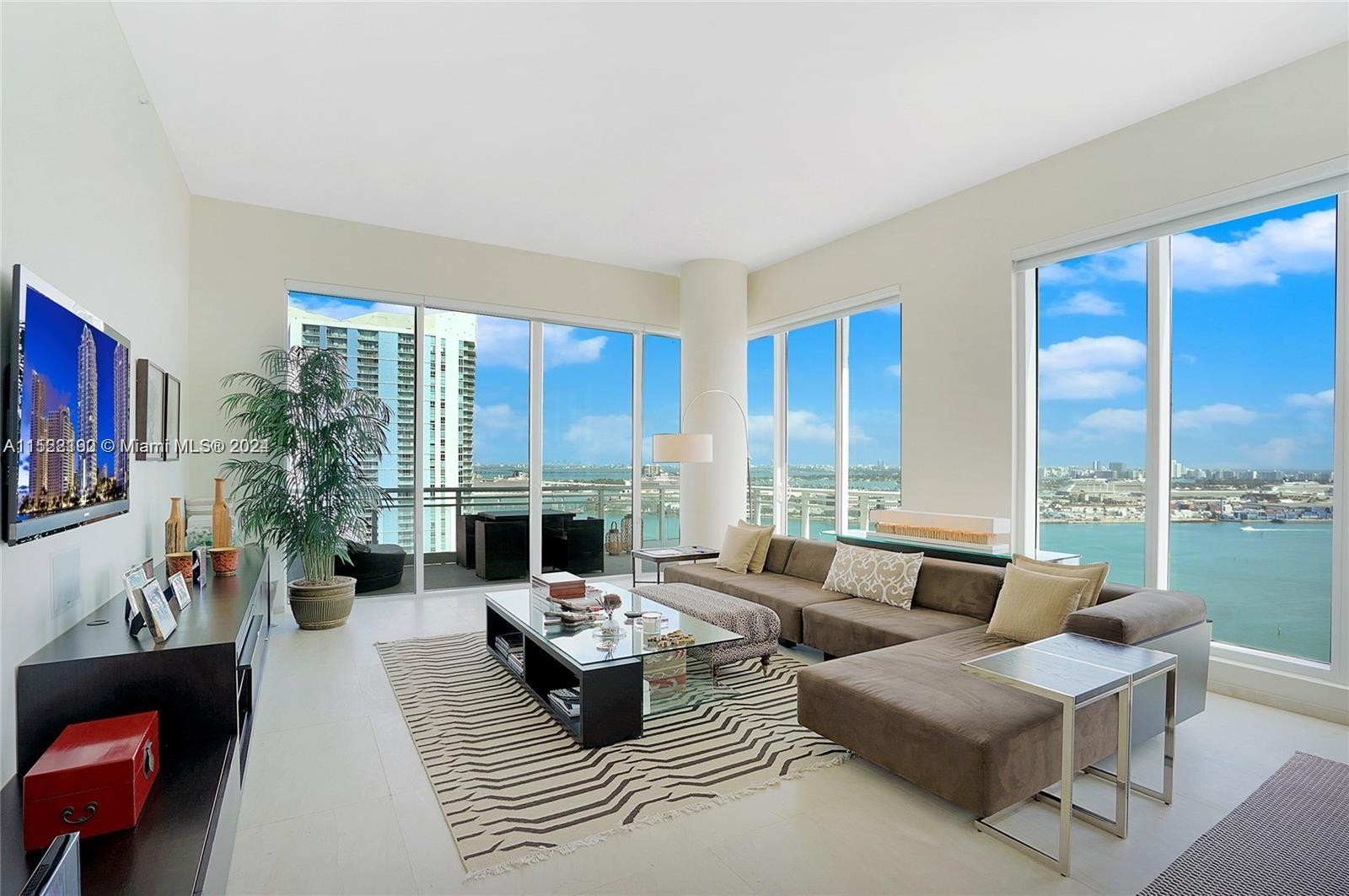 25. 900 Brickell Key Blvd