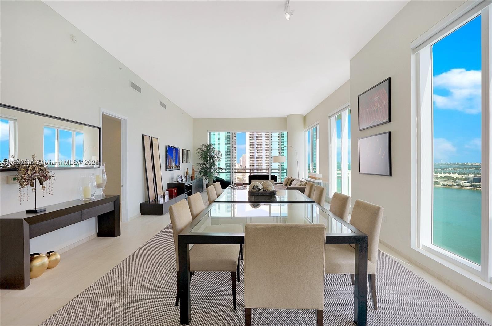 23. 900 Brickell Key Blvd