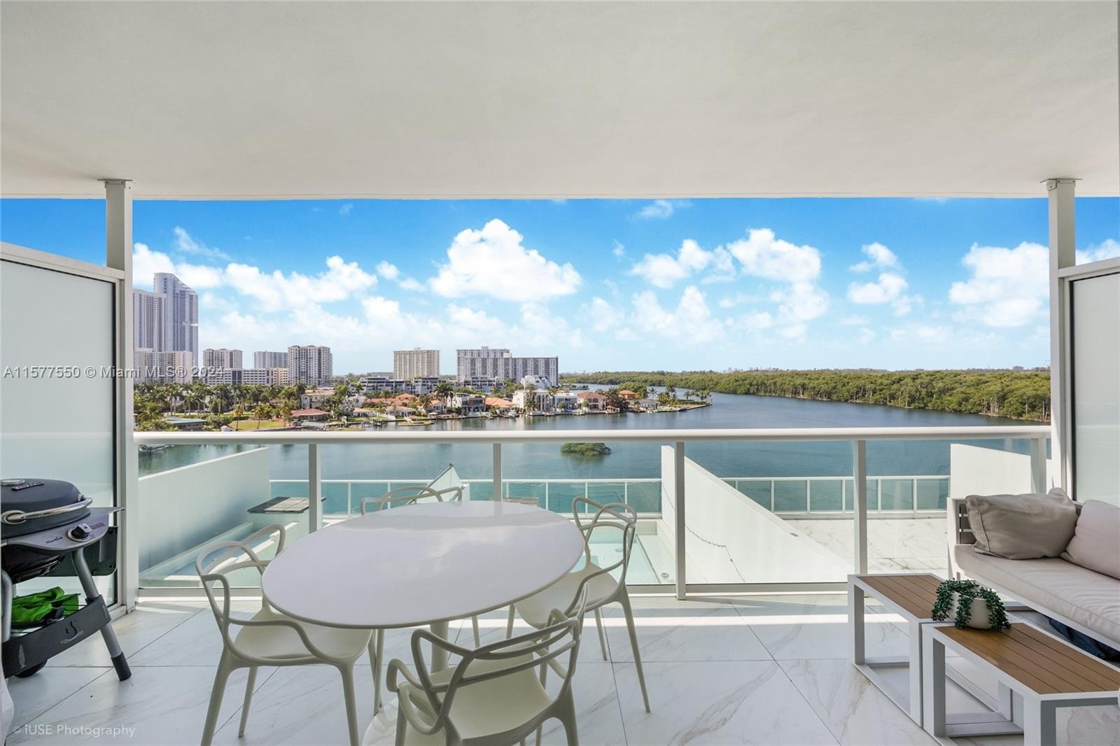 14. 400 Sunny Isles Blvd